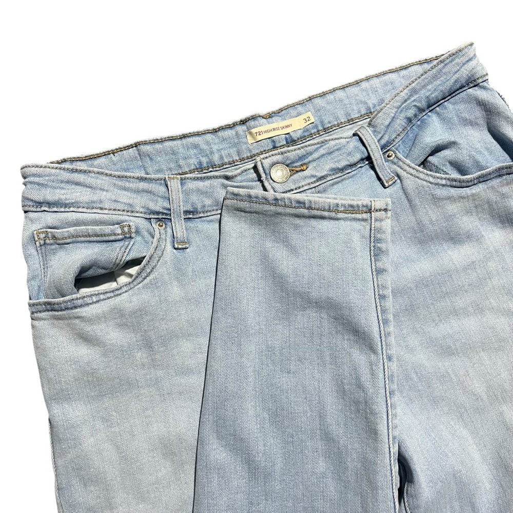Levi’s Woman’s 721 High Rise Skinny Jeans Light Wash 32x30
